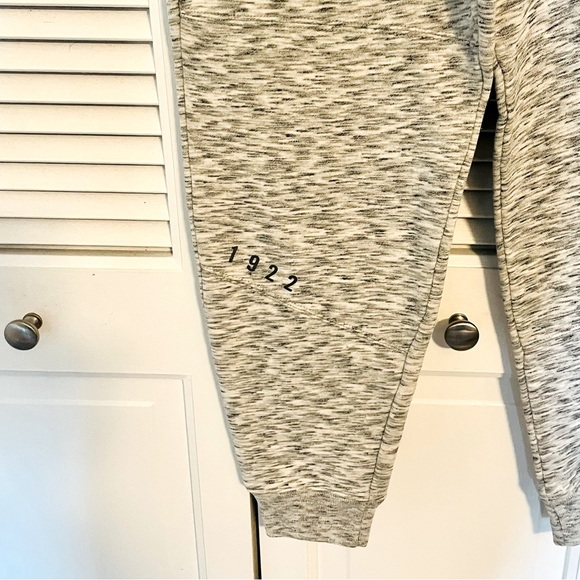 Hollister sweatpants - Picture 2 of 5